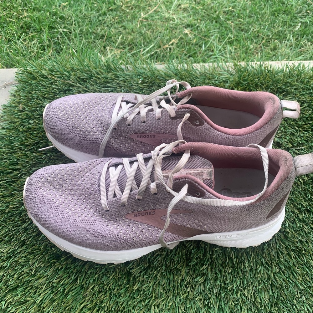 Women’s Brooks Revel 4 Running Shoes sz 10
